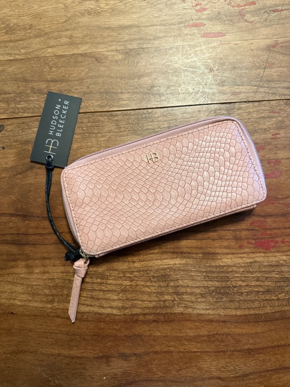 NWT Hudson + Bleecker
Bonjour Smartphone Wallet and Clutch in Dusty Rose